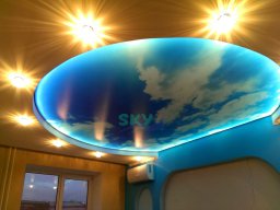Потолок в спальне с подсветкой (фотопечать на полупрозрачном сатине)