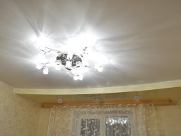 Двухуровневый потолок в комнате (глянец, лак)